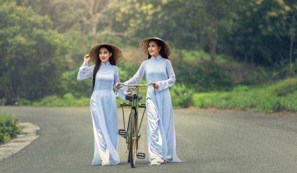 Vietnam Travel Tips - "Ao Dai"